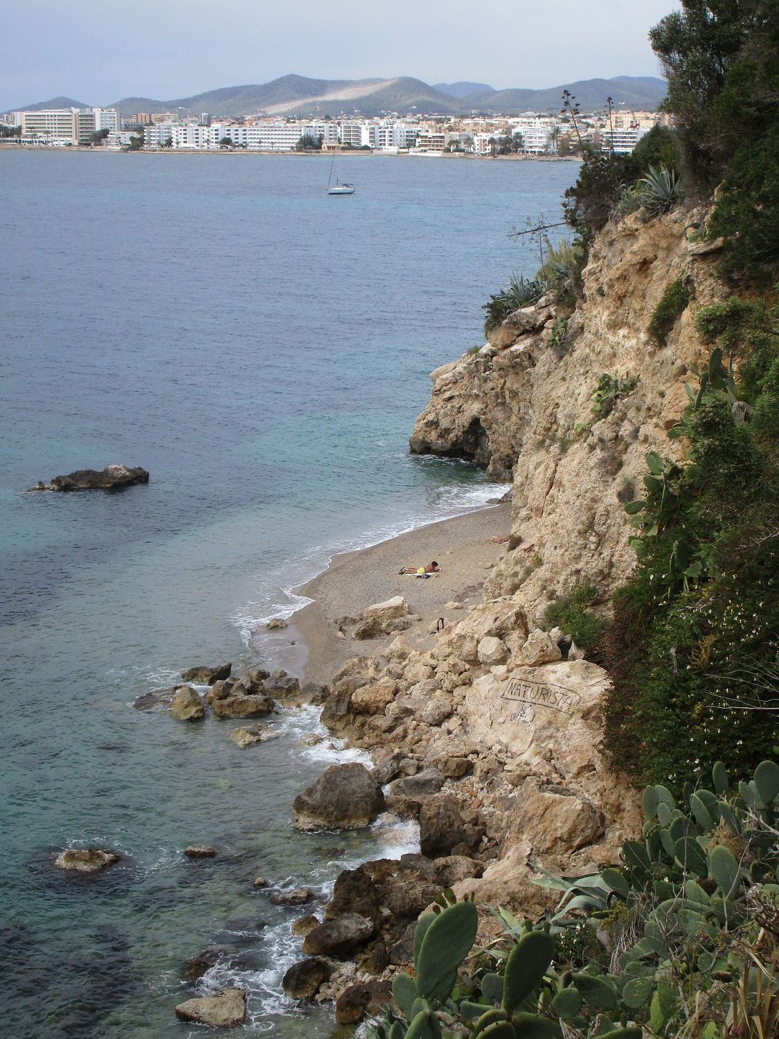 Küste von Figueretes in Richtung Platja d´En Bossa
