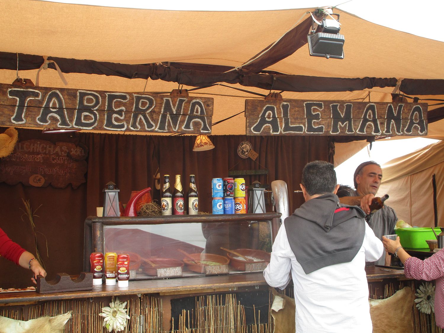 Bratwurst und deutsches Bier...auch hier!